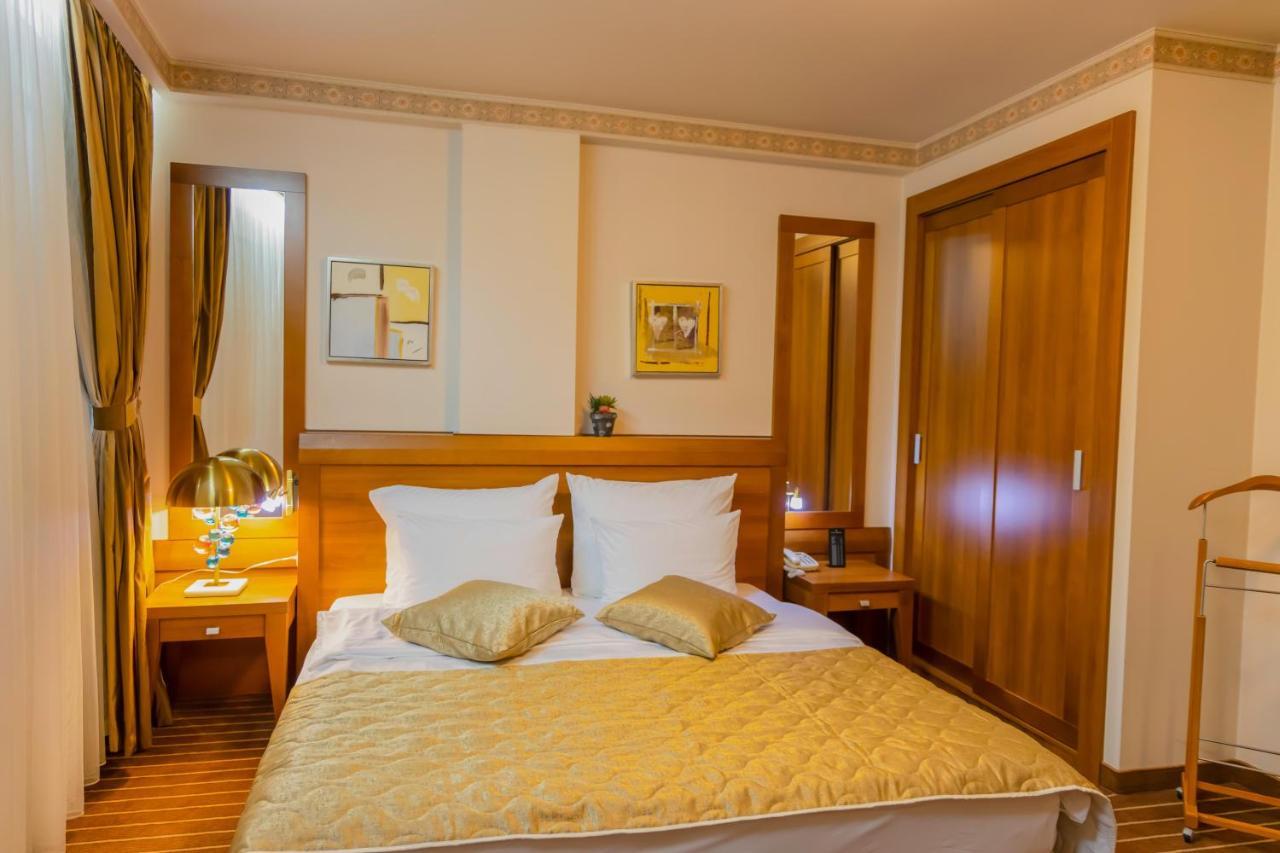 Hotel Ambasador Prishtina 프리슈티나 외부 사진