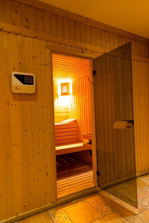 Hotel Ambasador Prishtina 프리슈티나 외부 사진
