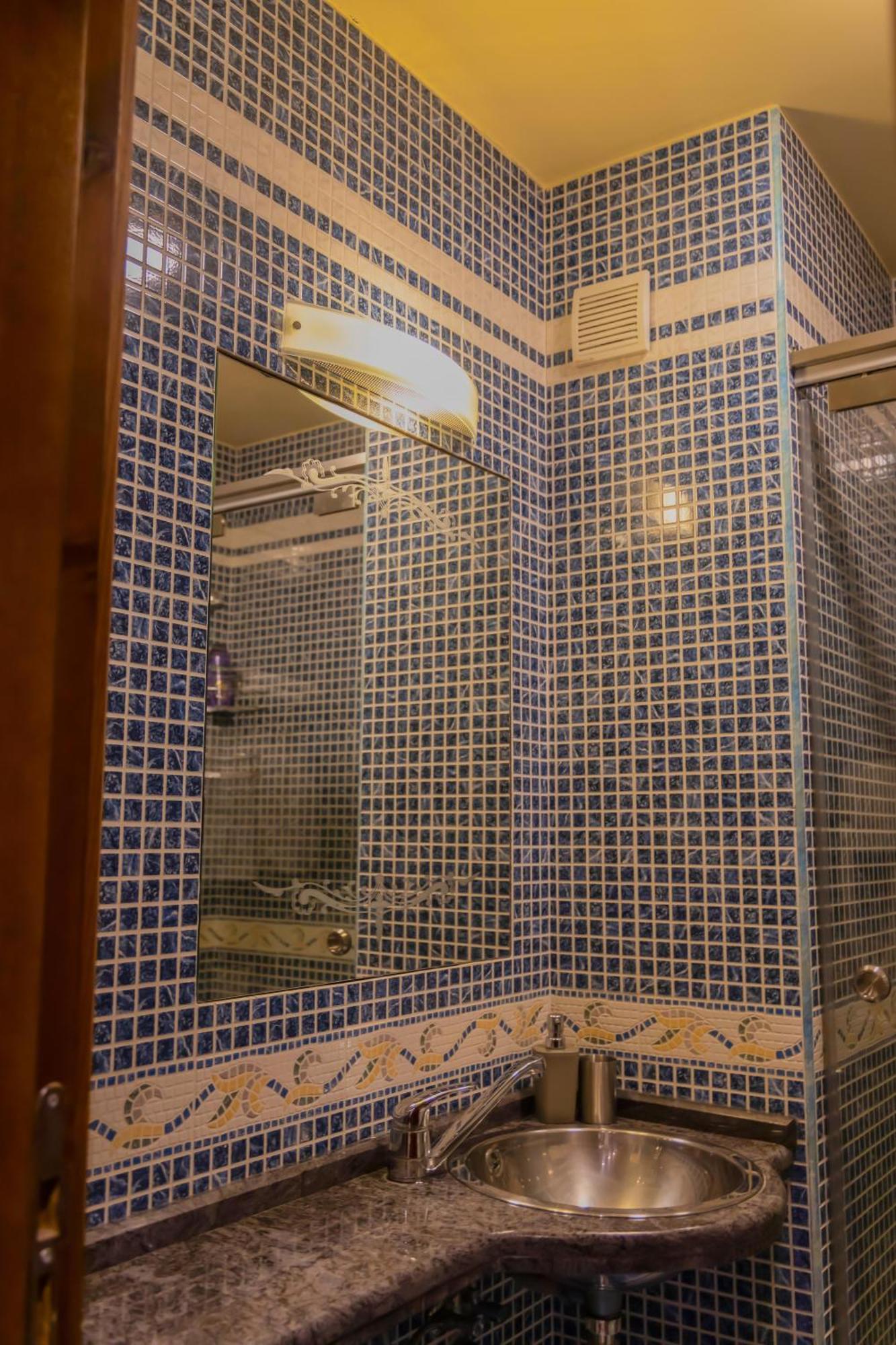 Hotel Ambasador Prishtina 프리슈티나 외부 사진